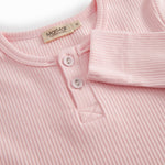 Langærmet lyserød modal t-shirt til børn med stolpe knaplukning