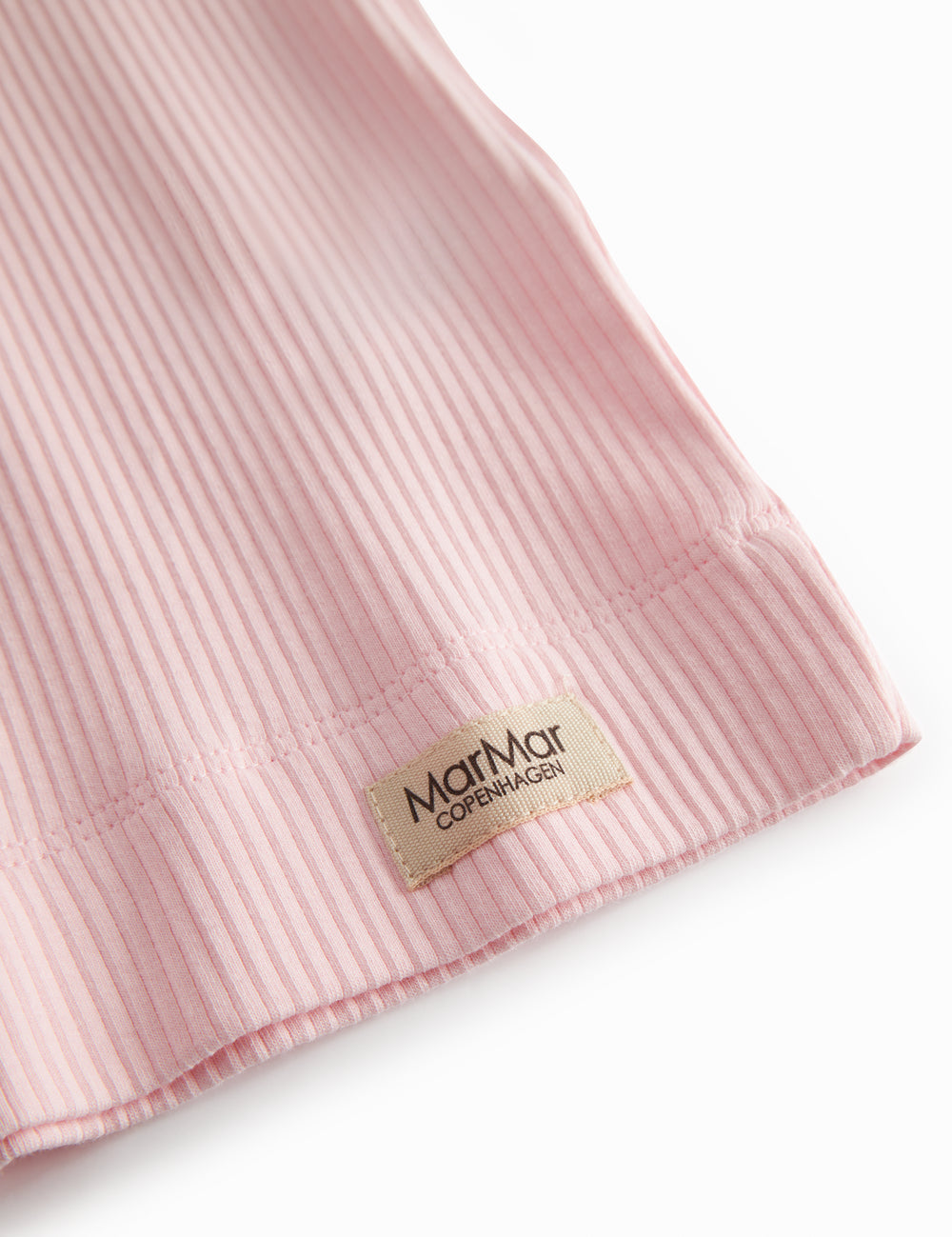 Langærmet lyserød modal t-shirt til børn med stolpe knaplukning

Translation: Long-sleeved bright yellow modal t-shirt for children with button placket