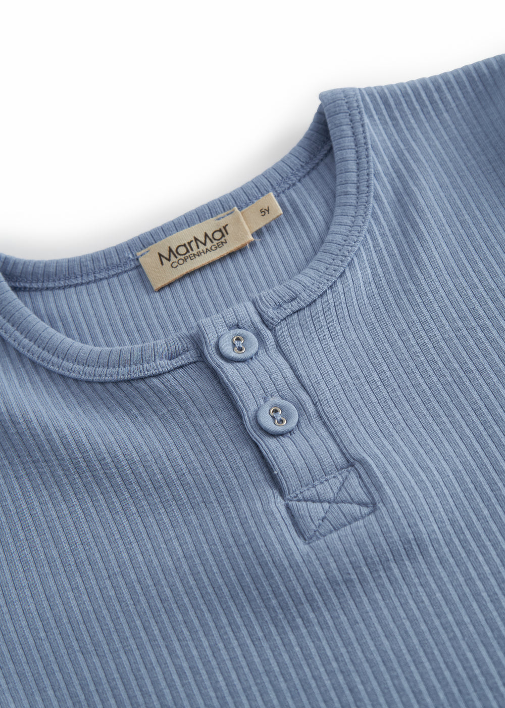 Kortærmet lyseblå modal t-shirt til børn med stolpe knaplukning