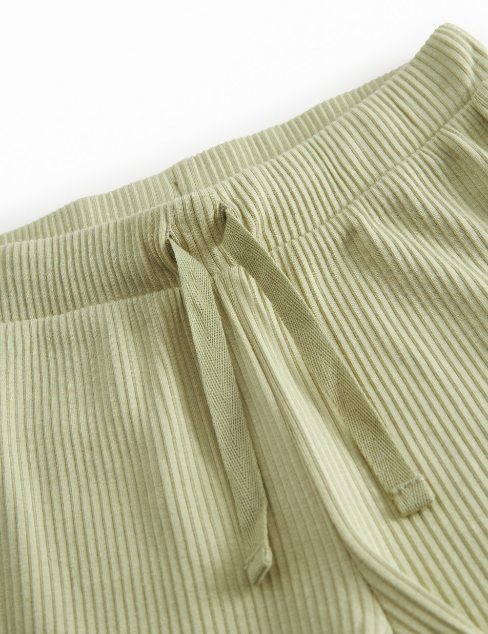 Lysegrøne ribstrikket modal shorts med bindebånd til børn