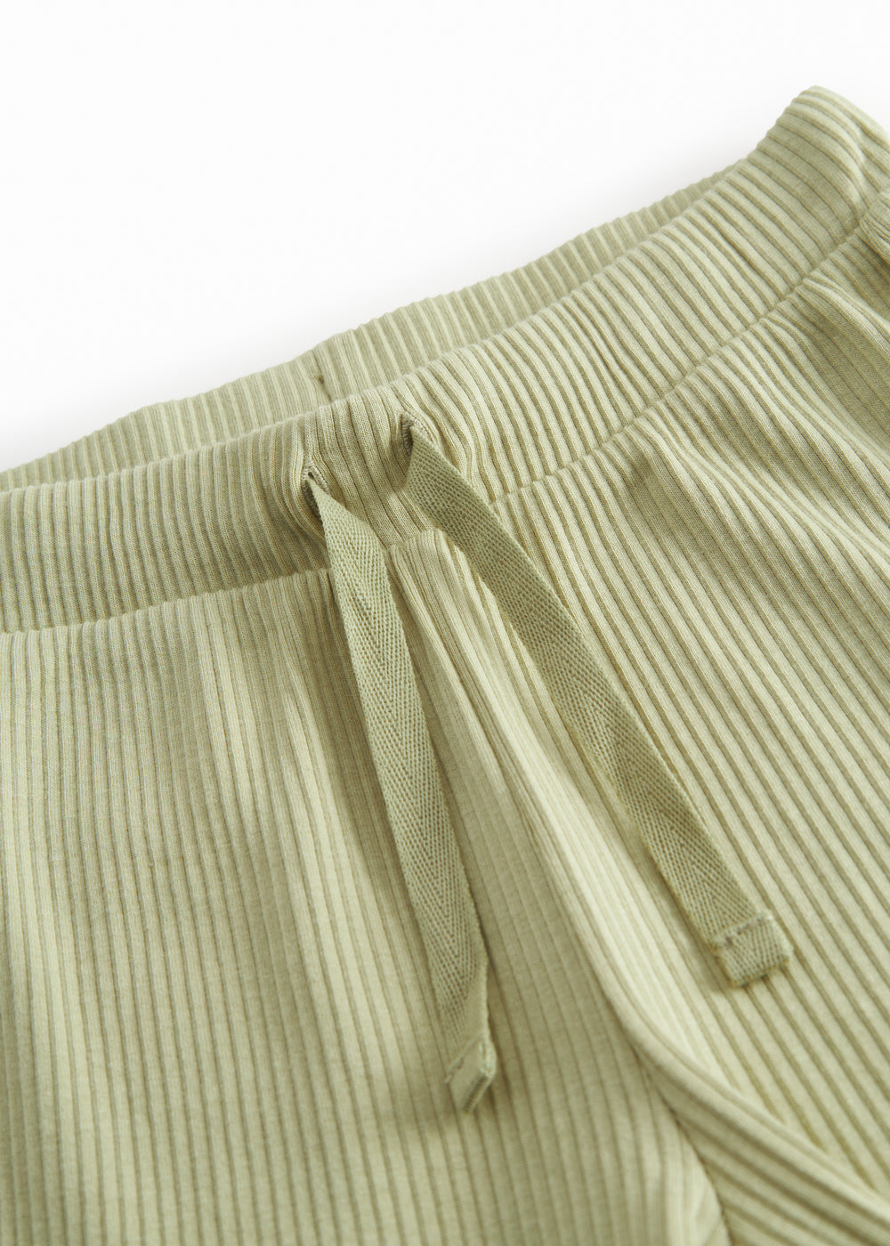 Lysegrøne ribstrikket modal shorts med bindebånd til børn