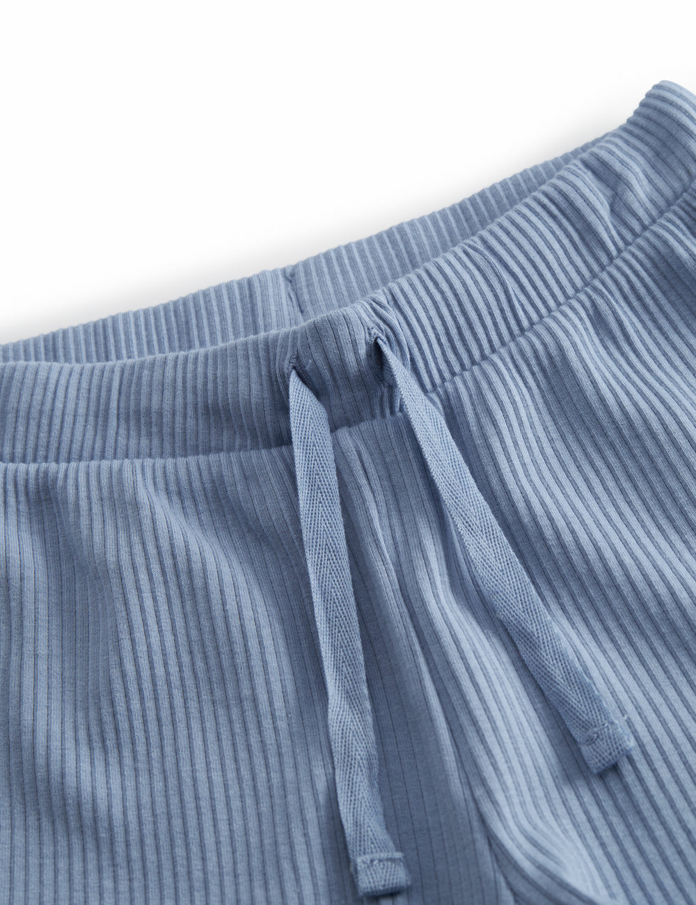 Lyseblå ribstrikket modal shorts med bindebånd til børn