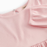 Langærmet lyserød ribstrikket kjole til børn