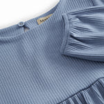 Langærmet lyseblå ribstrikket kjole til børn