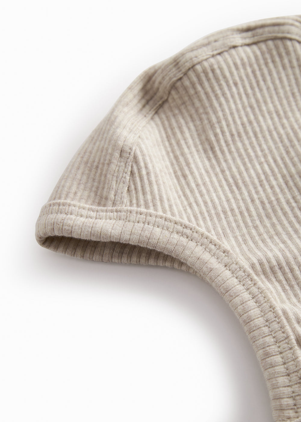 Beige baby modal hue med trykknap