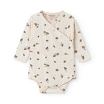 Langärmet bodystocking for a newborn baby with a snap closure and train motif.