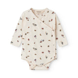 Langärmet bodystocking for a newborn baby with a snap closure and train motif.