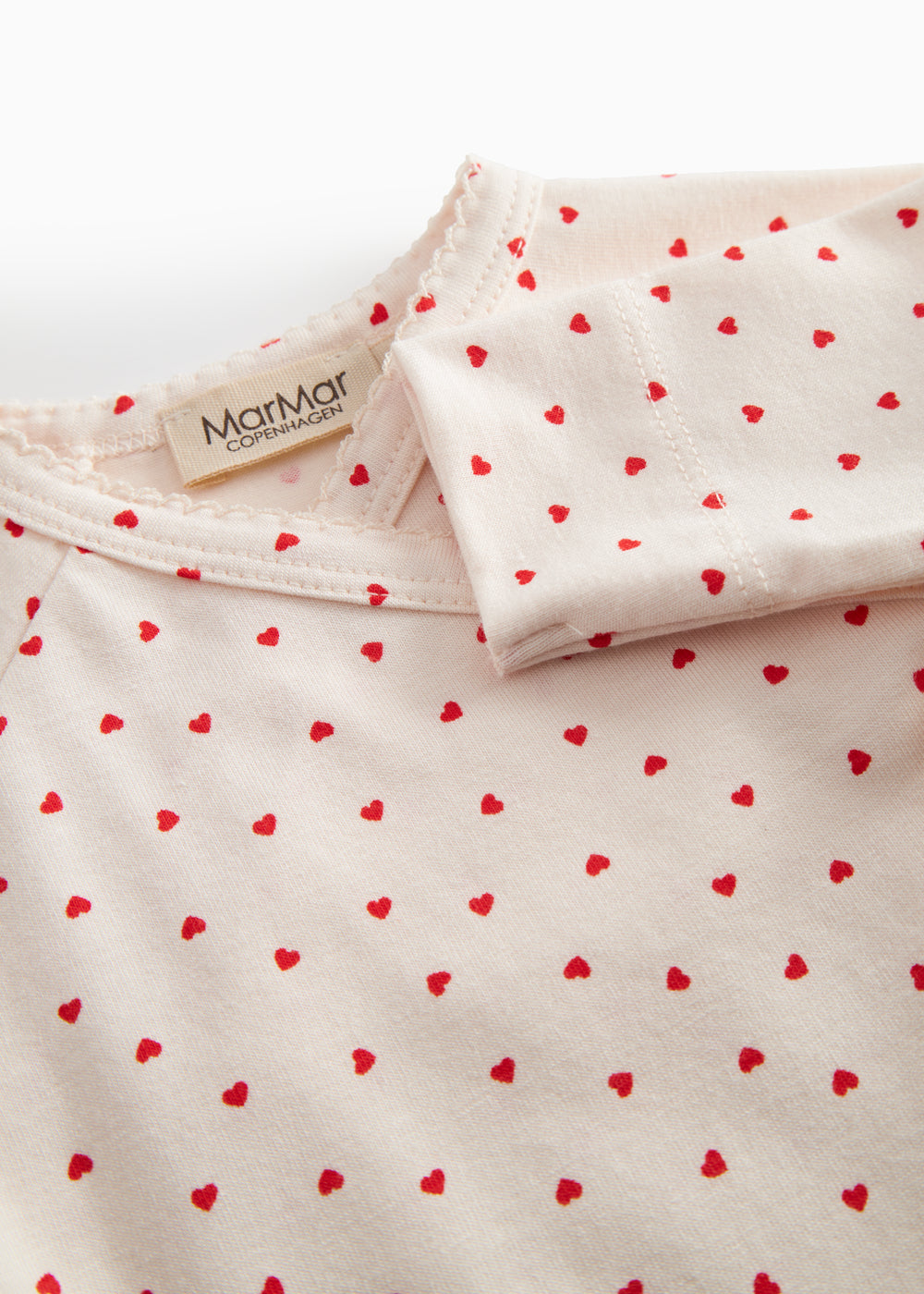 Fitted blouse for newborns with a snap closure and heart print
