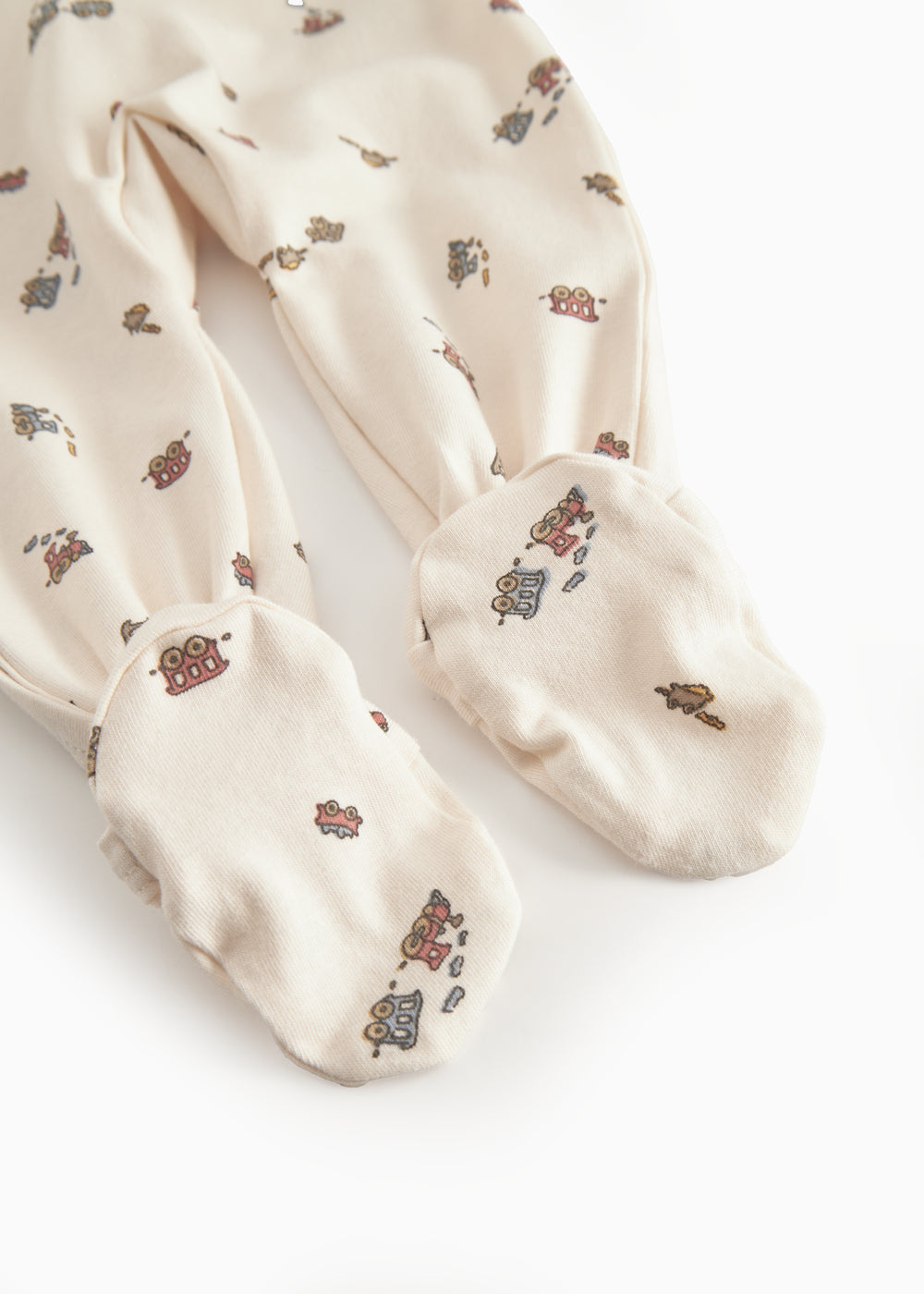 Long-sleeved onesie with feet and pattern for a newborn baby