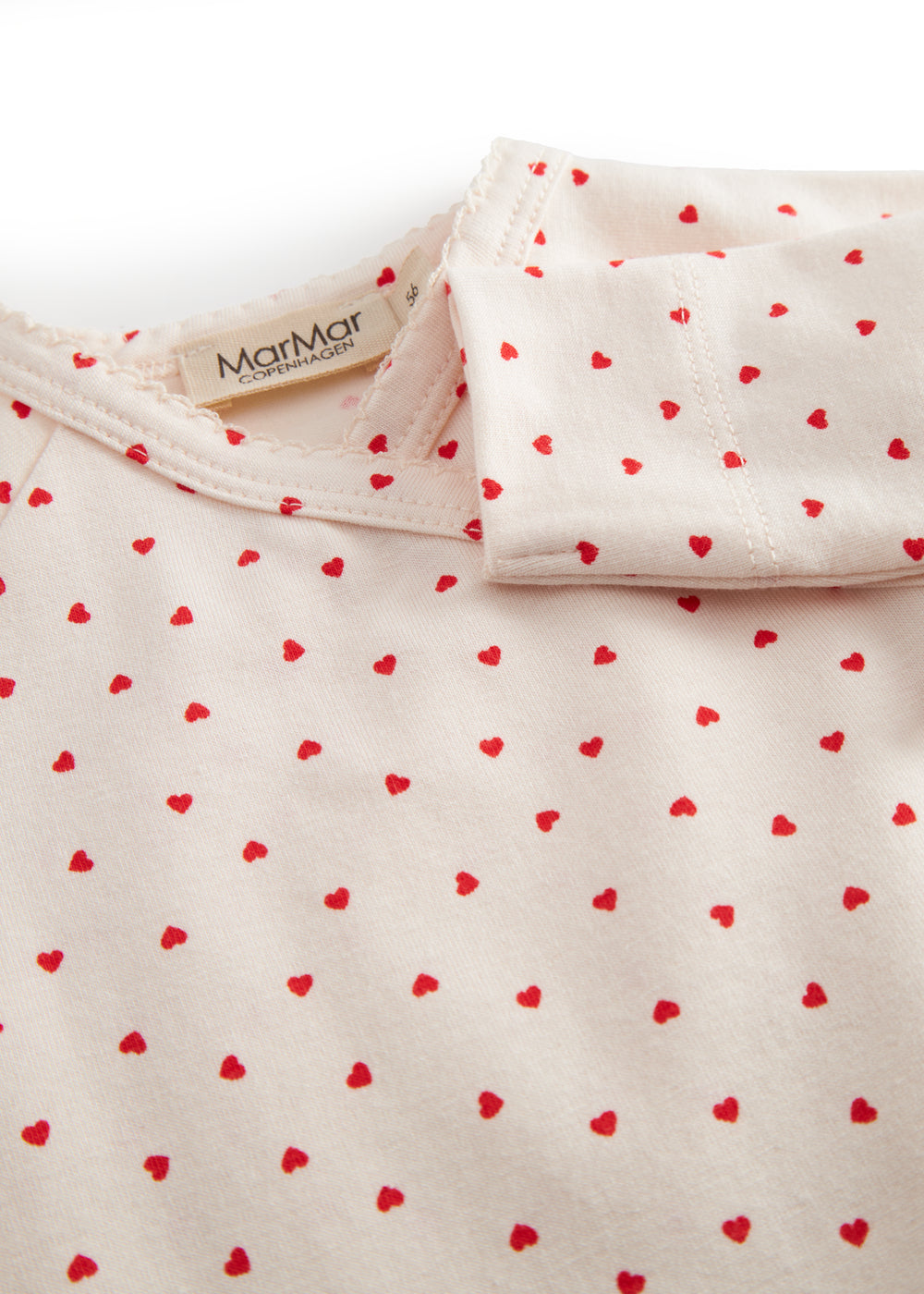 Langärmet baby heldragt with fødder, fint hjerte print and picotkanter

Baby long-sleeve onesie with feet, fine heart print and picot edges