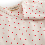 Langärmet baby heldragt with fødder, fint hjerte print and picotkanter

Baby long-sleeve onesie with feet, fine heart print and picot edges