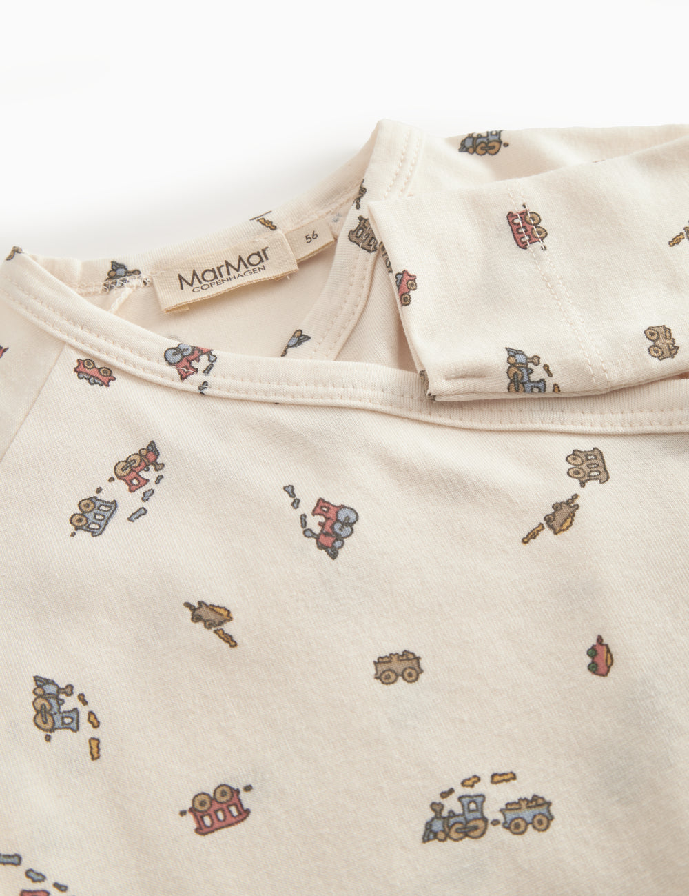 Heldragt til nyfødt med tog print

Translation: Heldragt for newborn with train print