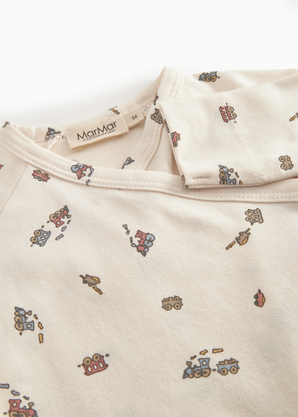 Heldragt til nyfødt med tog print

Translation: Heldragt for newborn with train print