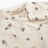 Heldragt til nyfødt med tog print

Translation: Heldragt for newborn with train print