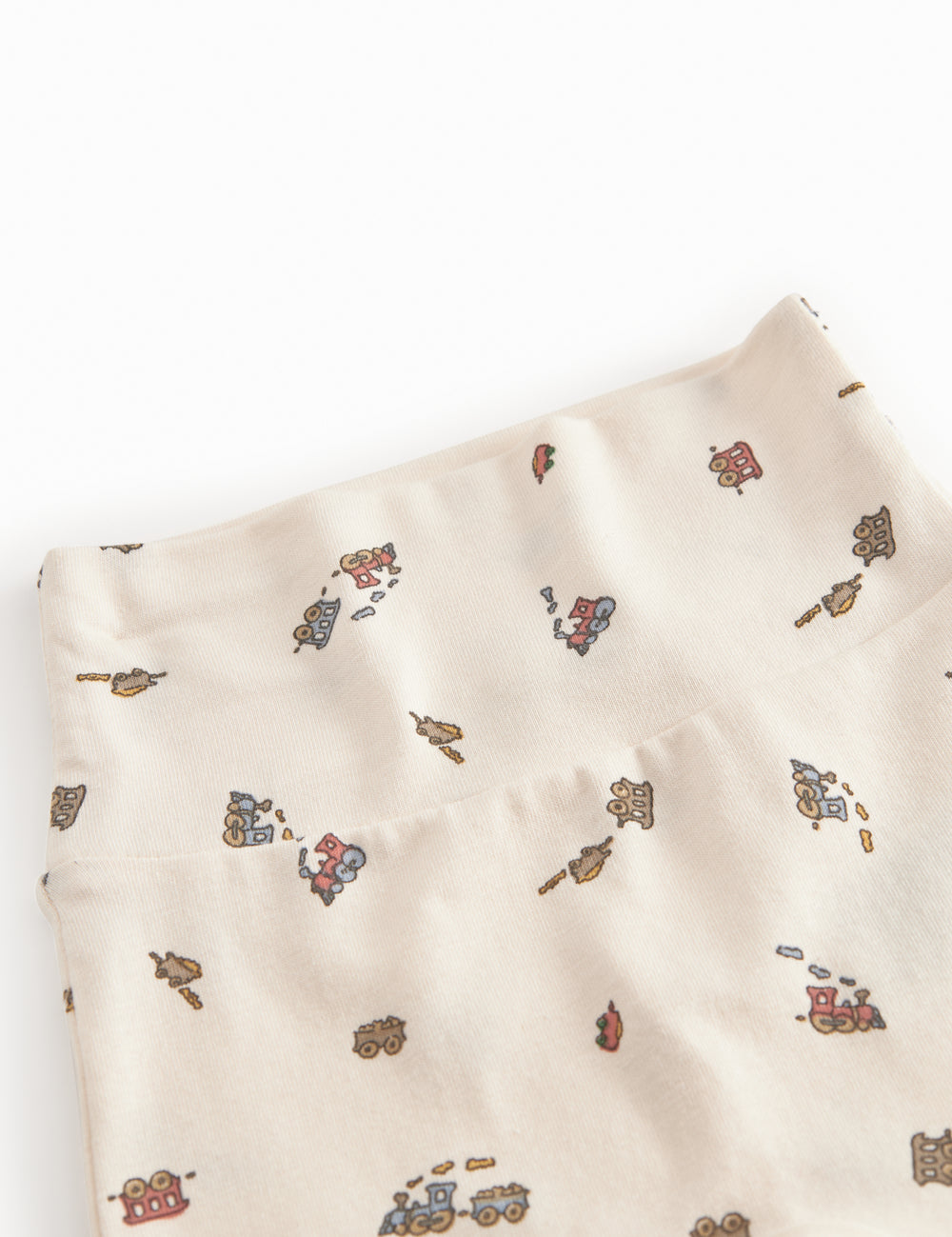 Baby pants with a tow print for the newborns