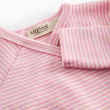 Langærmet baby bodystocking with red stripes and a snap closure