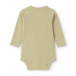 Langærmet baby bodystocking med grønne striber og slå-om-lukning