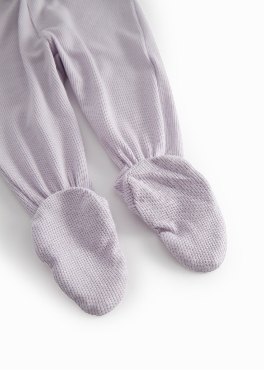 Lys lilla bukser med fødder til de nyfødte