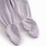 Lys lilla bukser med fødder til de nyfødte