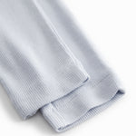 Lyseblå bukser til de nyfødte