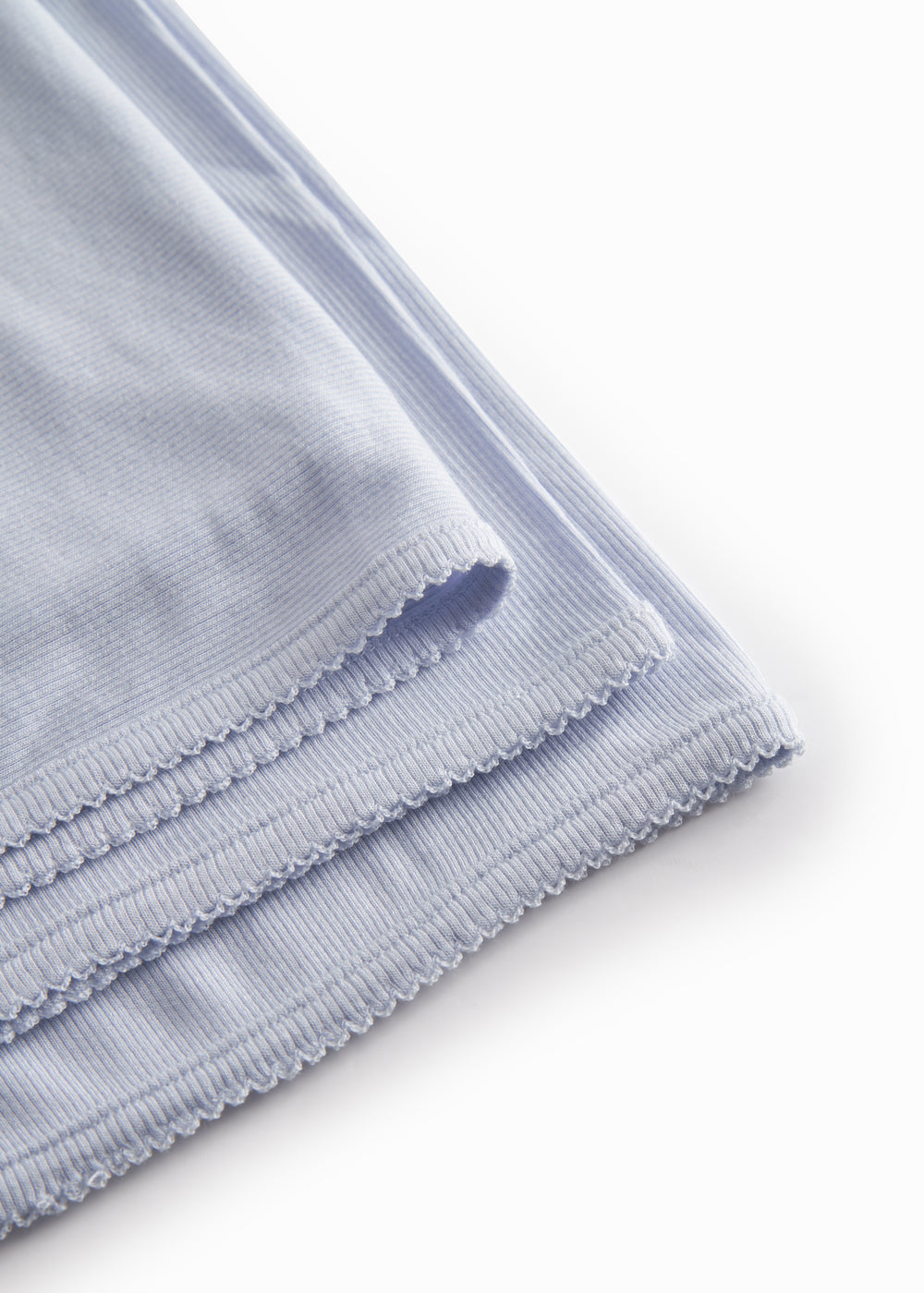 Lyseblå baby tæppe med rundede hjørner og picotkanter