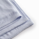 Lyseblå baby tæppe med rundede hjørner og picotkanter