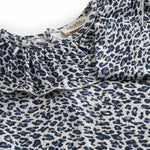 Langærmet blå leopard t-shirt til børn med flæsekrave