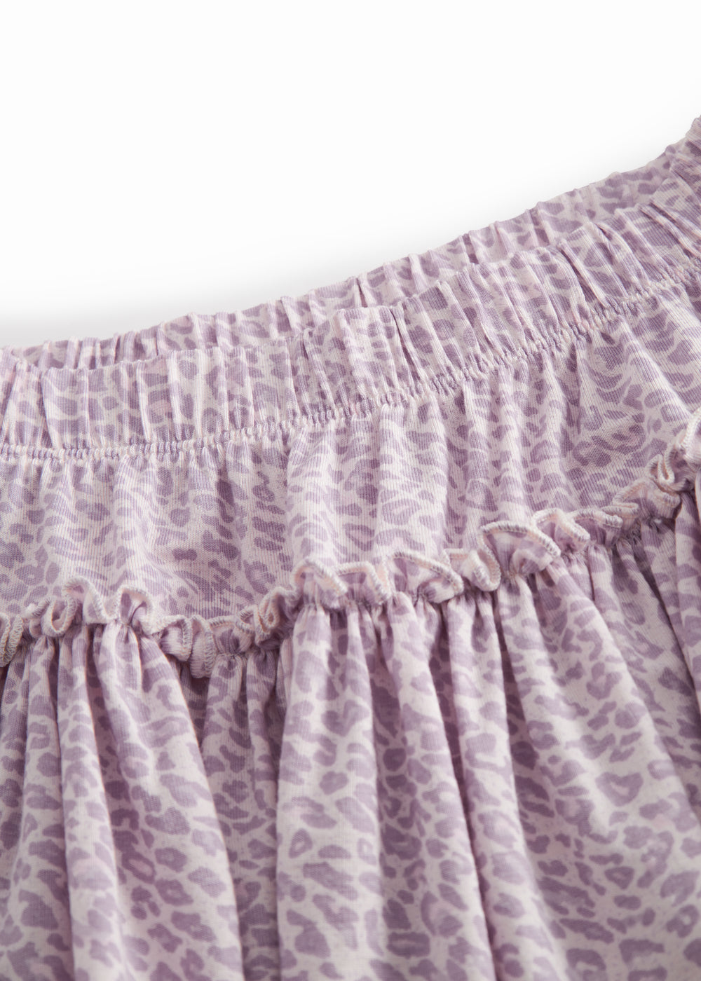 Red lower body for children in leopard print with waist and elastic at the waist.