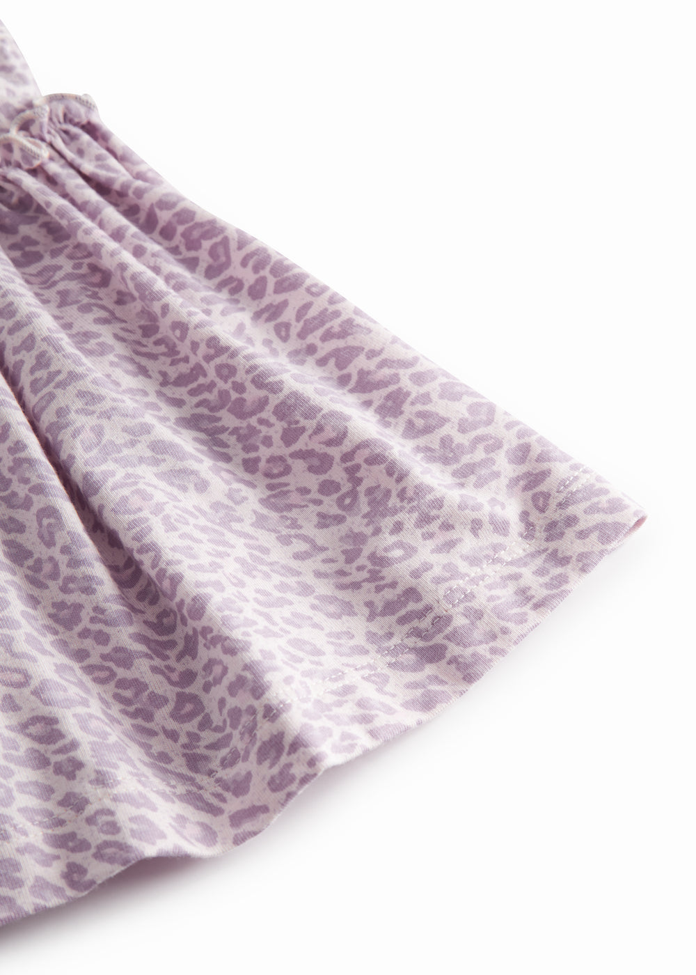 Red lower body for children in leopard print with waist and elastic at the waist.