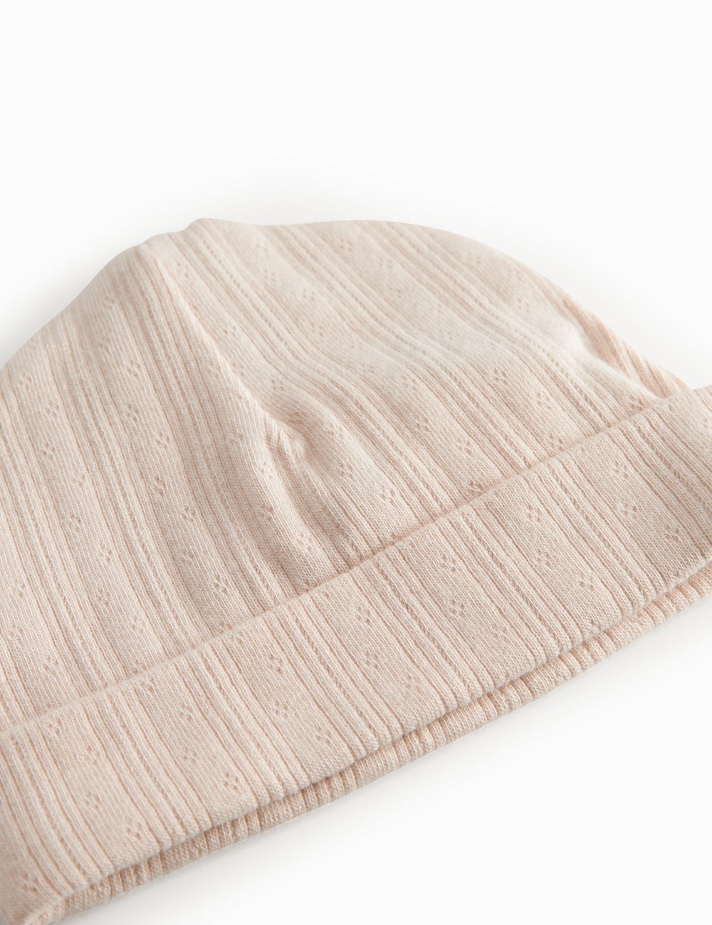 The baby hat in red with a contrasting edge.