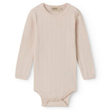 Langærmet lyserød pointelle baby bodystocking

Translation: Long-sleeved bright red pointelle baby bodystocking