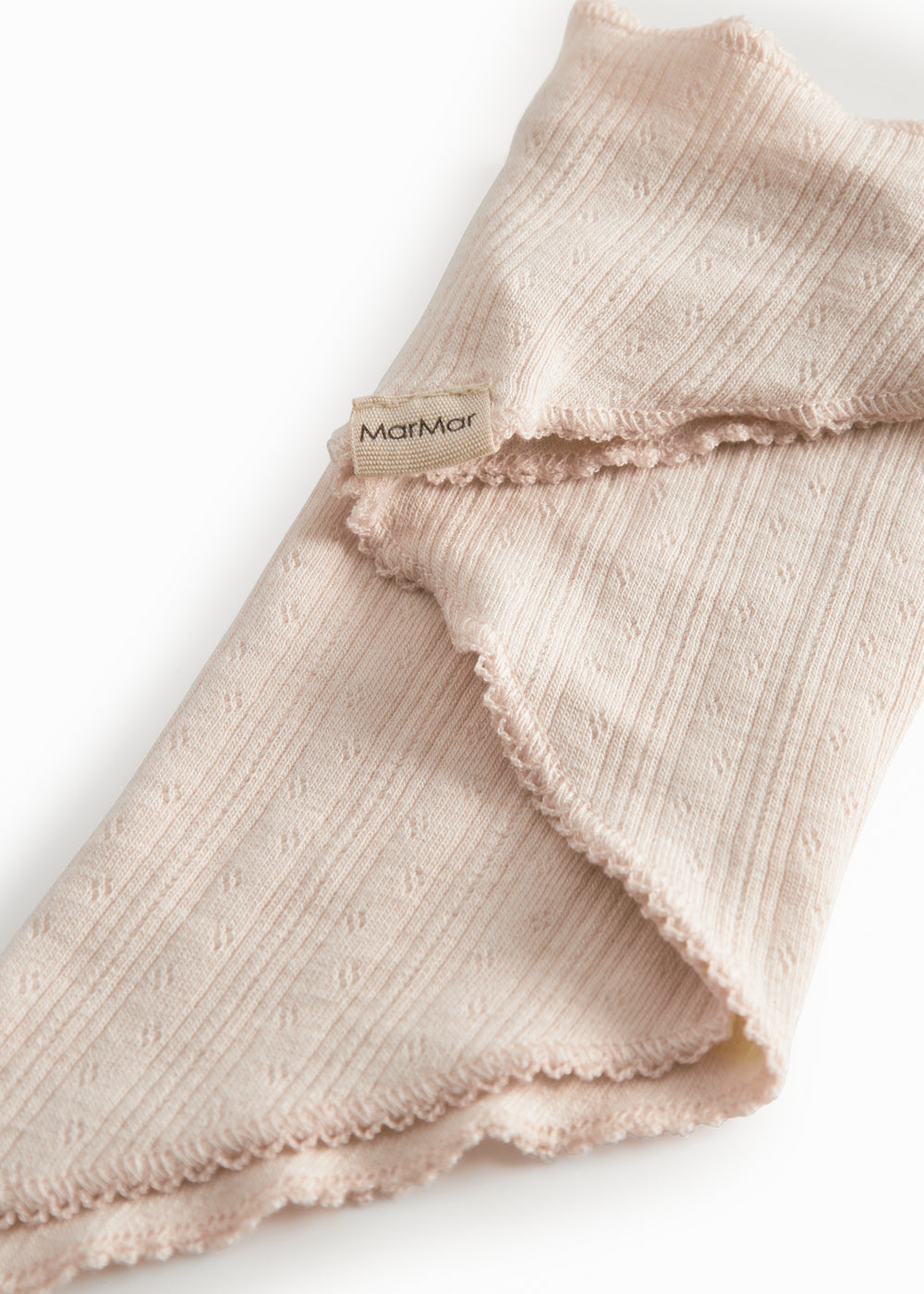 Strikket babyhalstørklæde i lyserød