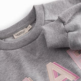 Grå sweatshirt til børn med rosa MarMar logo i blå og rosa