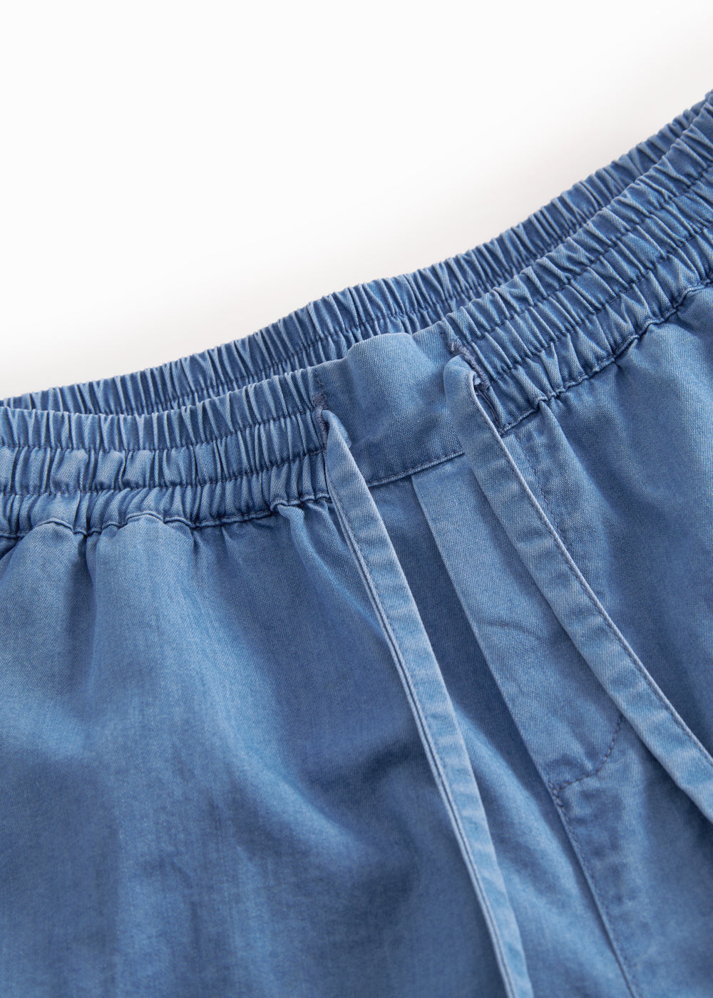 Denimshorts til børn med sidelommer og elastik i livet med bindebånd