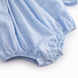 Lyseblå baby bodystocking med en fin bølget krave