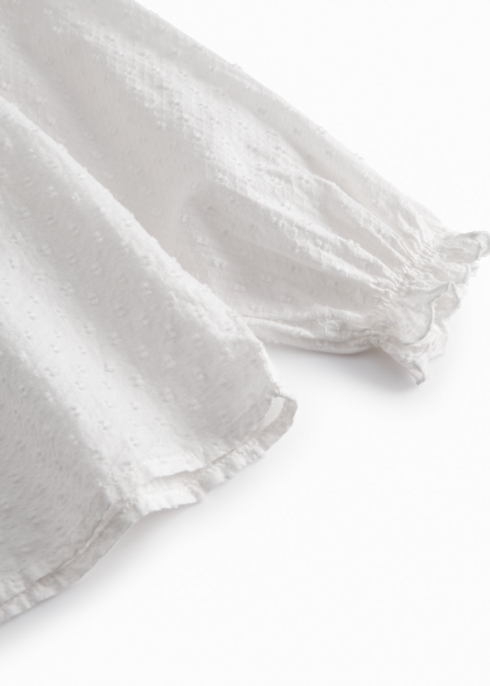 White long-sleeved shirt for children with embroidery pattern and collar