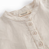 Beige langærmet skjorte til børn med kinakrave og knaplukning foran