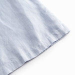 Ærmeløs lyseblå top til børn med flæsedetaljer