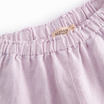 Lys lilla shorts til børn med flæser og sidelommer