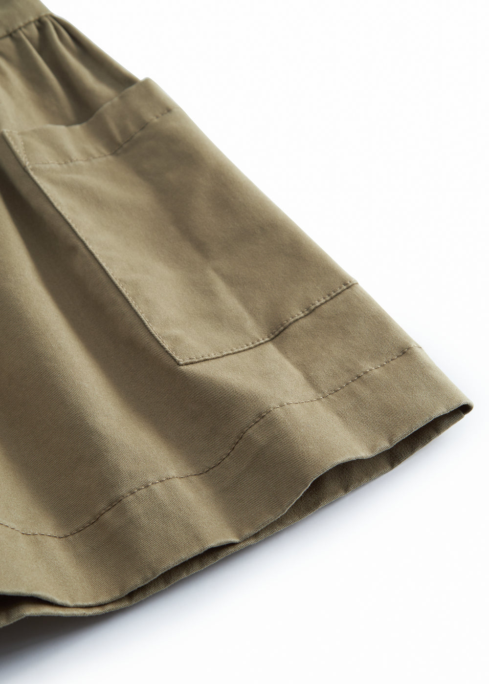 Sleeveless green chino dress for children with buttons.