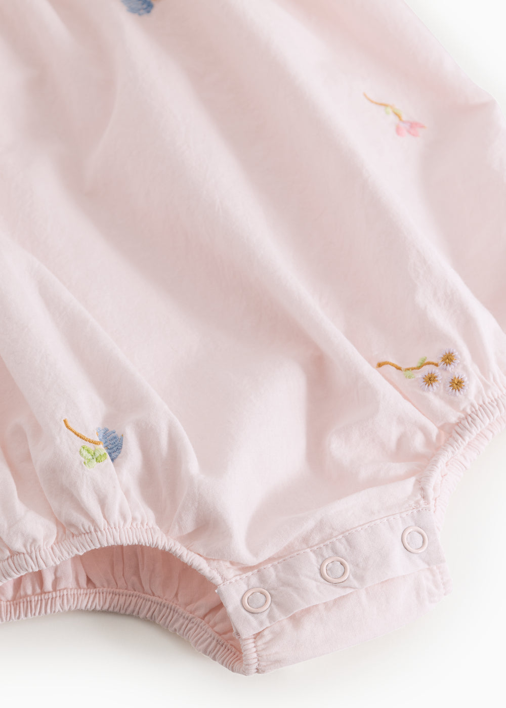 Baby dress with flower embroidery, short sleeves, and peter pan collar.