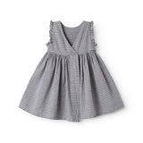 Sort og hvid ternet stropkjole til børn med  flæser på skuldrestropperne