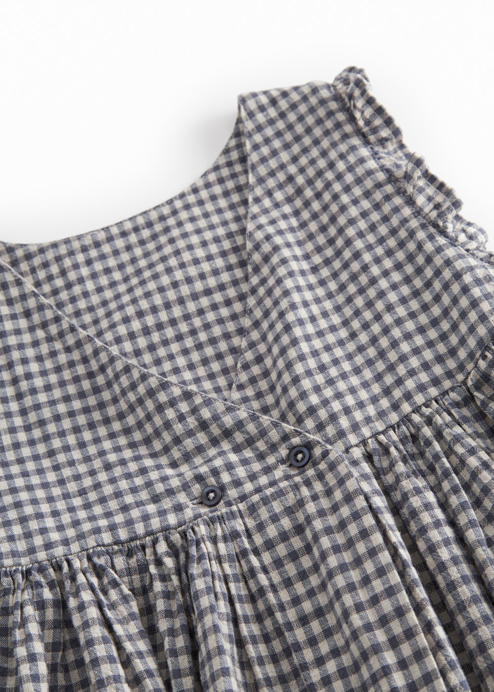 Sort og hvid ternet stropkjole til børn med  flæser på skuldrestropperne