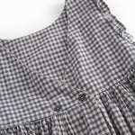 Sort og hvid ternet stropkjole til børn med  flæser på skuldrestropperne