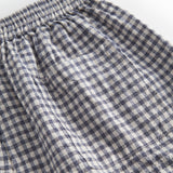 Sort and white net shorts for children with side pockets, elastic in the waist, and a pocket at the back.