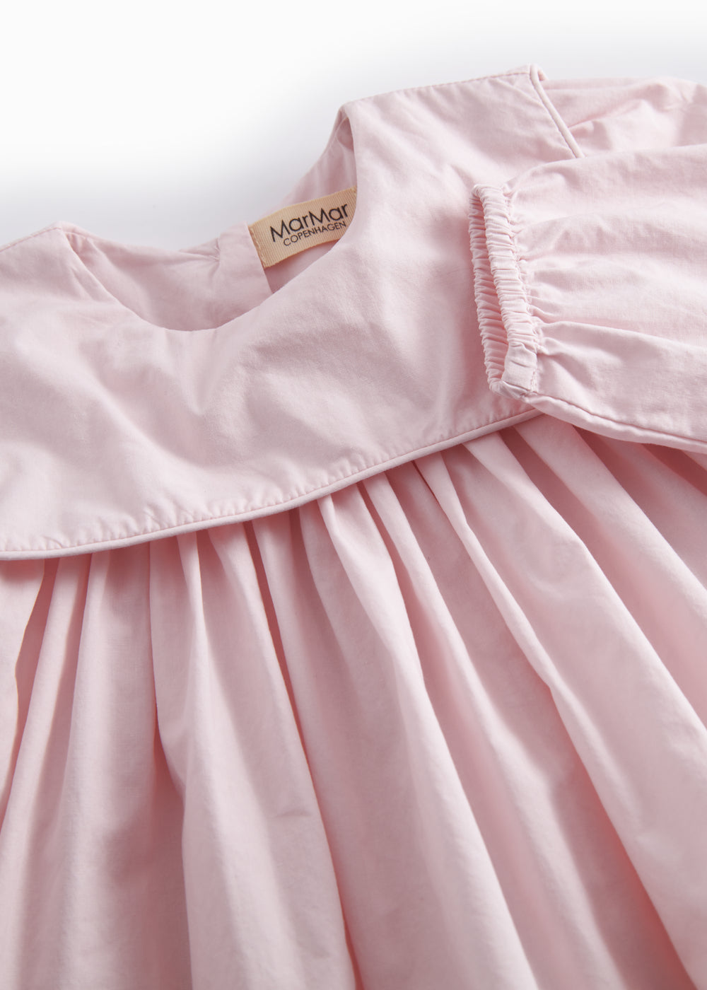 Lyserød babykjole med krave og lange ærmer