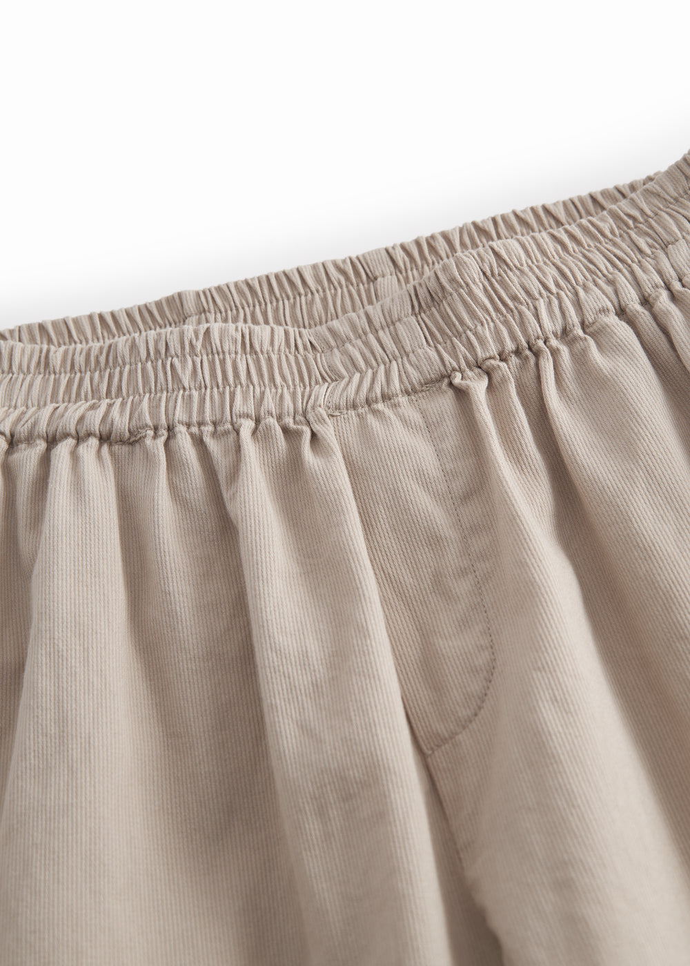 Grå bukser til børn med elastik i livet og lomme bagpå med knaplukning