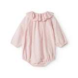 Lyserød baby heldragt med lange ærmer og flæsekrave