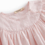 Lyserød børnekjole med lange ærmer og rynket hals