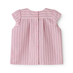 Lyserød t-shirt med fine striber og læg foran til baby